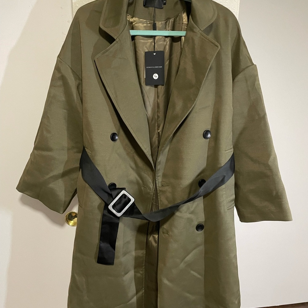 Women Winter trench coat with tag. Brand new.